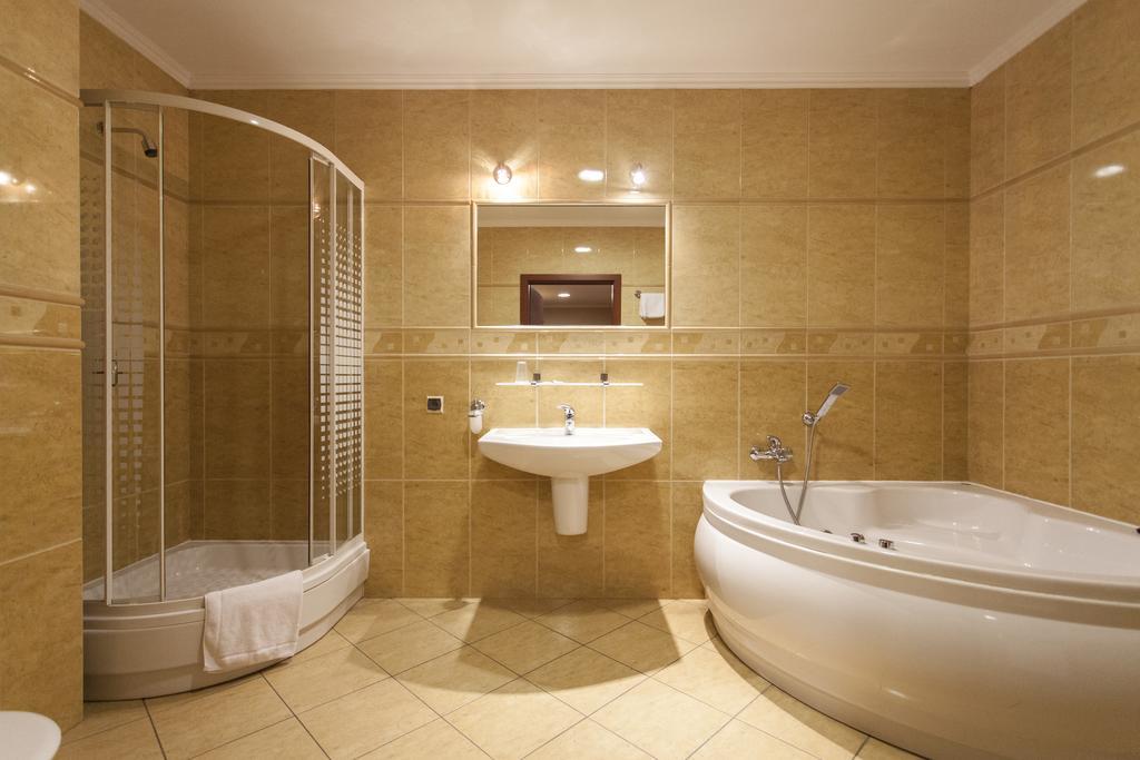 L'Ascada Hotel Śrem Dış mekan fotoğraf