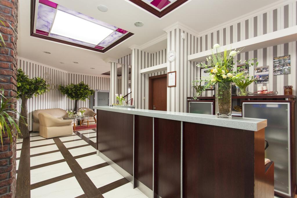 L'Ascada Hotel Śrem Dış mekan fotoğraf