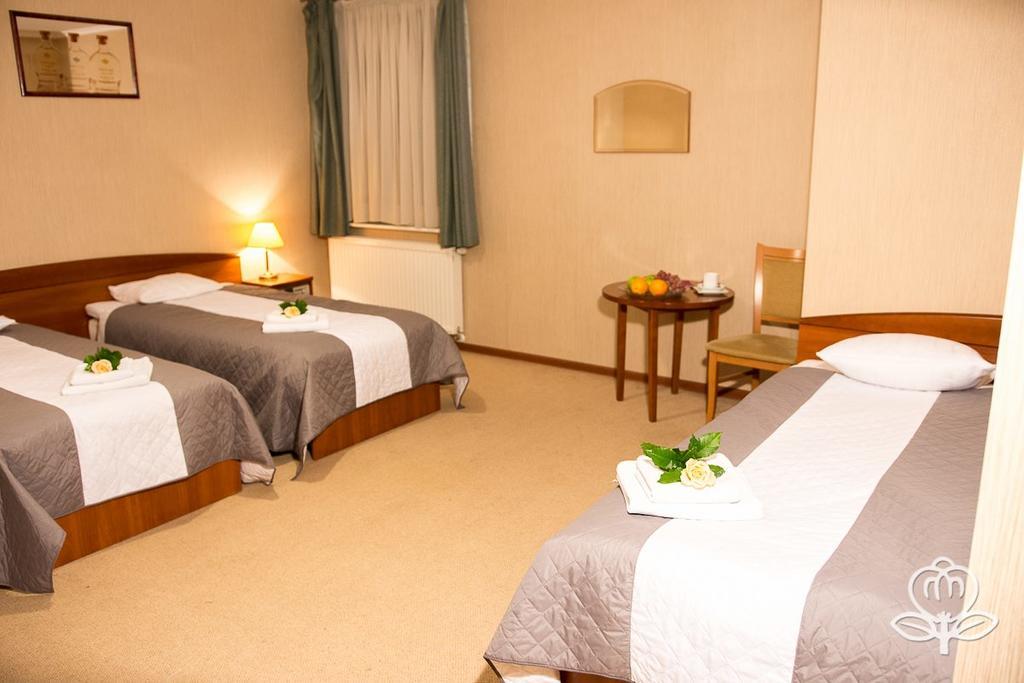 L'Ascada Hotel Śrem Dış mekan fotoğraf