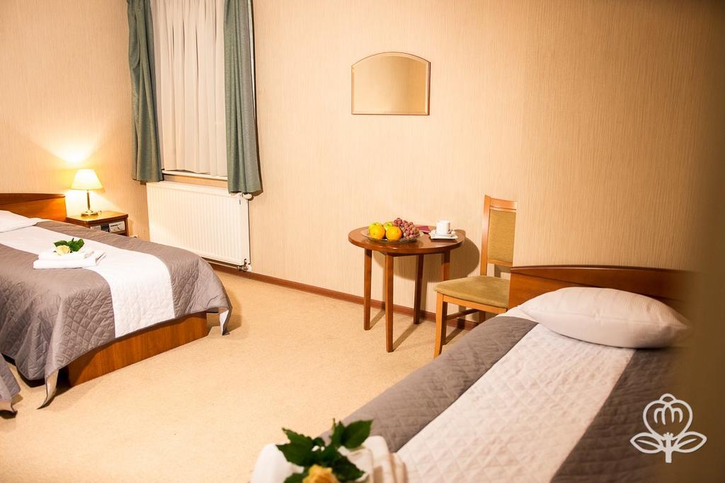 L'Ascada Hotel Śrem Dış mekan fotoğraf