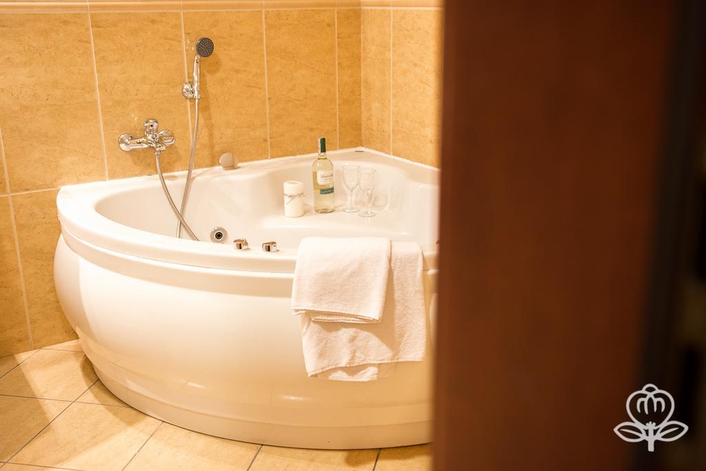 L'Ascada Hotel Śrem Dış mekan fotoğraf