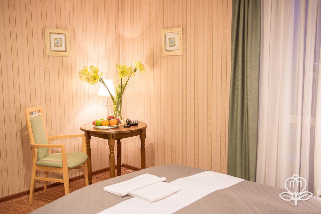 L'Ascada Hotel Śrem Dış mekan fotoğraf