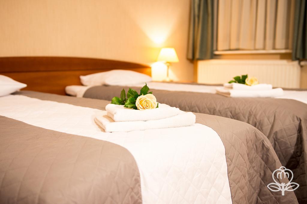 L'Ascada Hotel Śrem Dış mekan fotoğraf