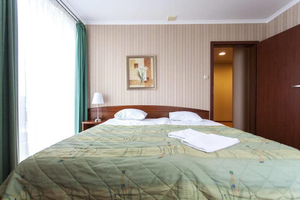 L'Ascada Hotel Śrem Dış mekan fotoğraf