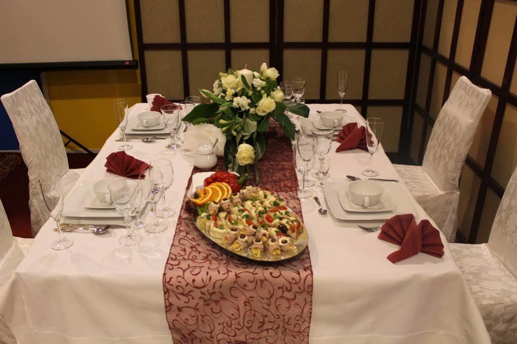 L'Ascada Hotel Śrem Dış mekan fotoğraf